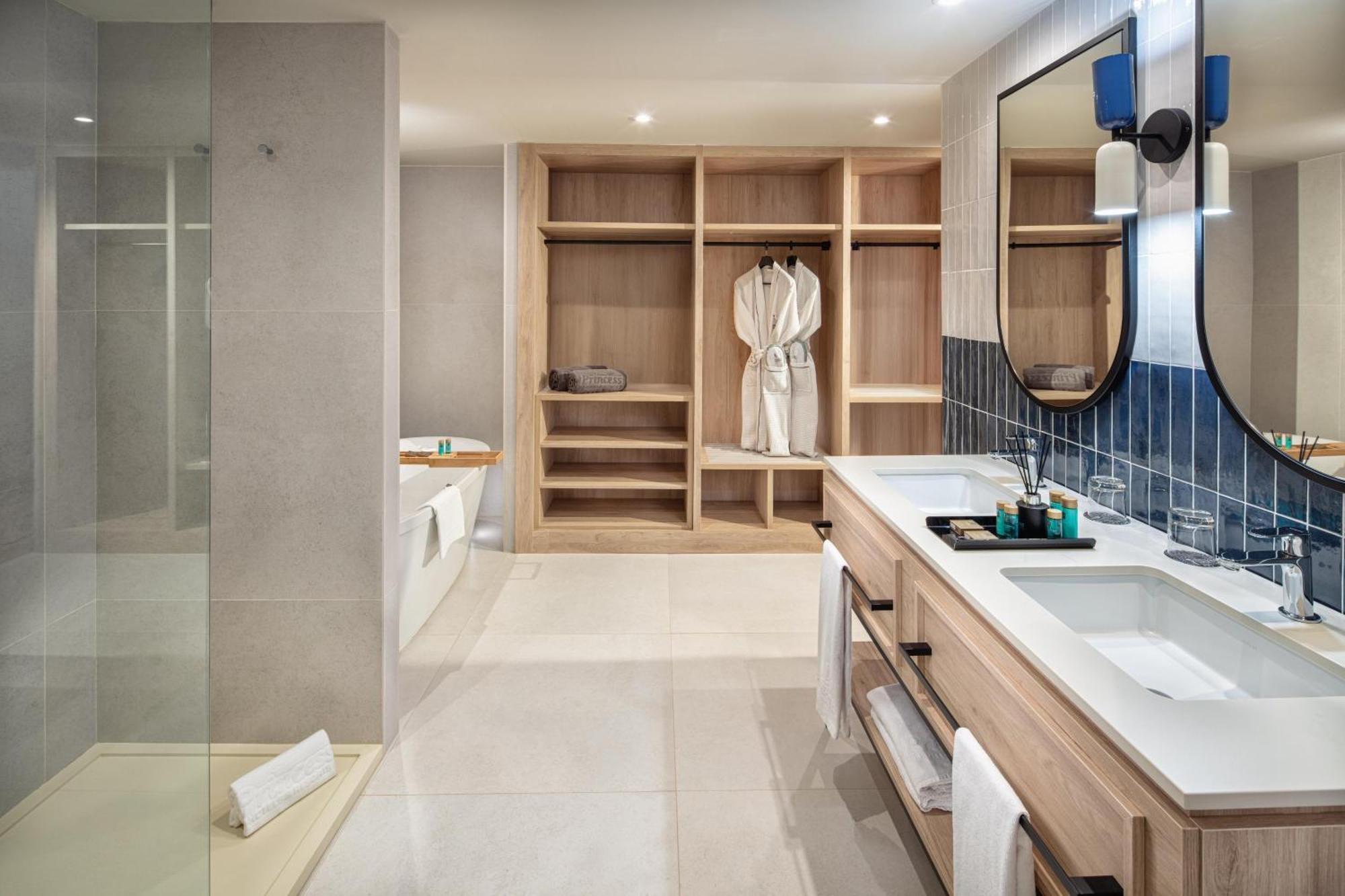 Executive Esencia (3 Adults)